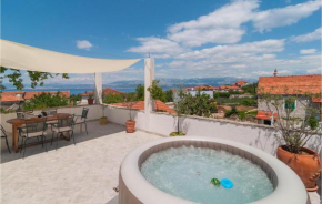 Amazing home in Mirca with Jacuzzi, WiFi and 4 Bedrooms